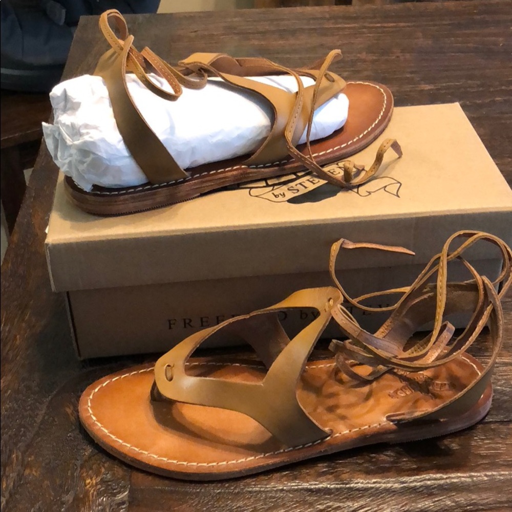 Freebird by Steve Madden sandals